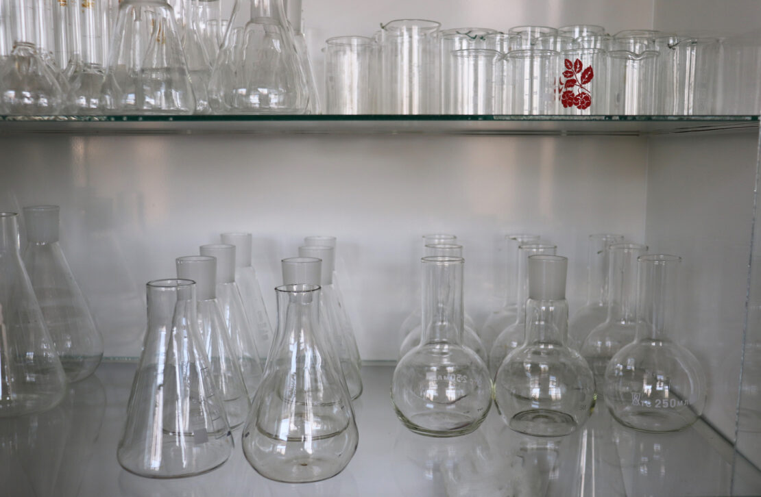 Szkło laboratoryjne w wystroju wnętrz